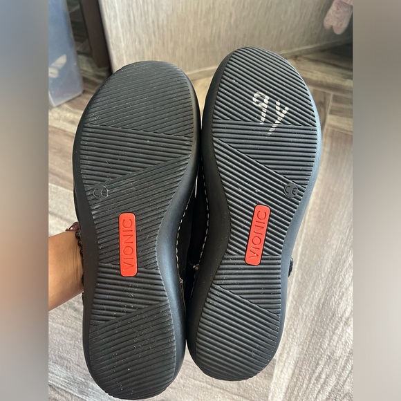 Vionic Flats - Picture 9 of 10